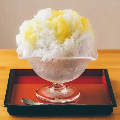 Máquina de gelo raspado Bingsu de 26 kg, durável e conveniente, fabricada com 320W de potência de entrada